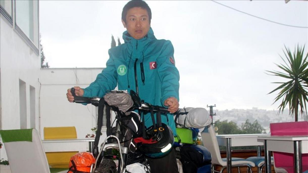 Ciclista japonês chega no Egeu turco