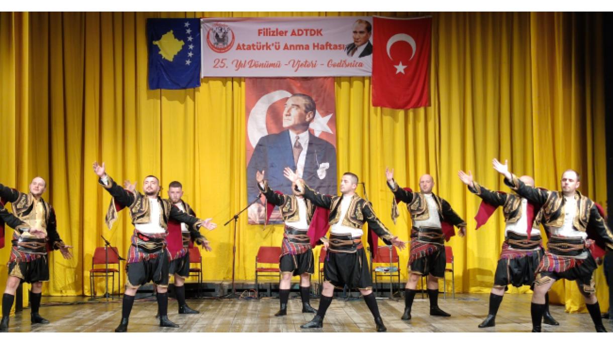 Церемония в памет на Ататюрк в Косово...