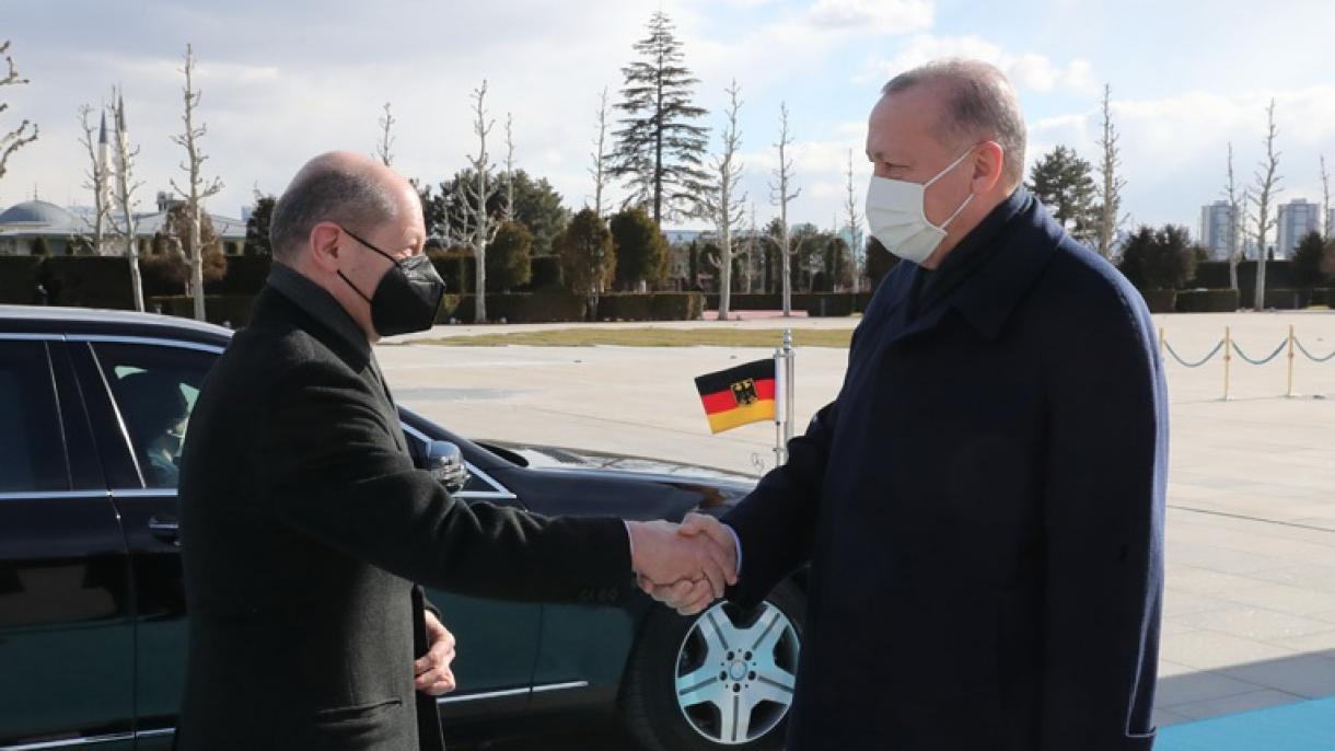 El canciller alemán está en Turquía: ambos países abogan por el desarrollo de la cooperación