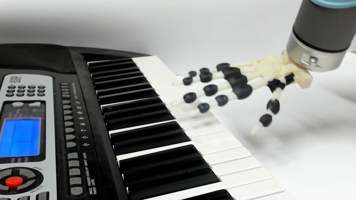 Piano çala bilən robotik əl