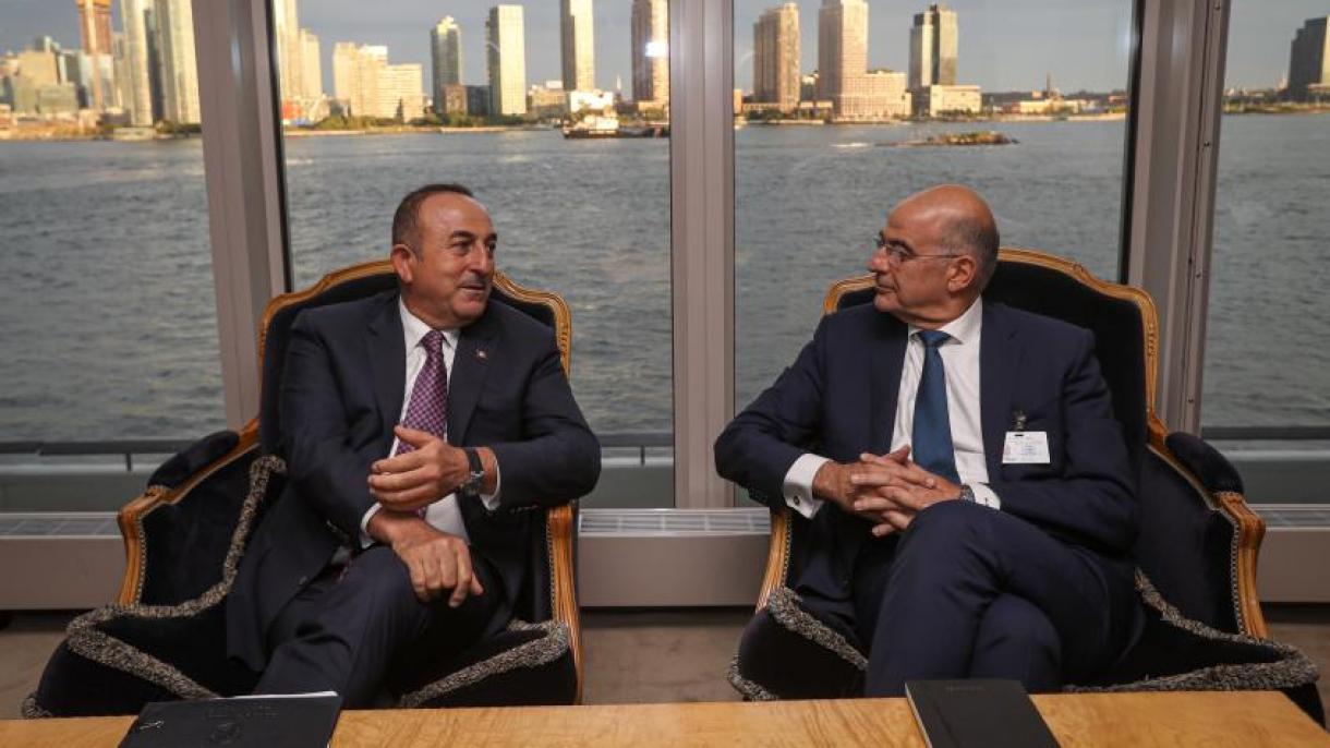 Canciller Çavuşoğlu se reúne con su colega griego en Nueva York