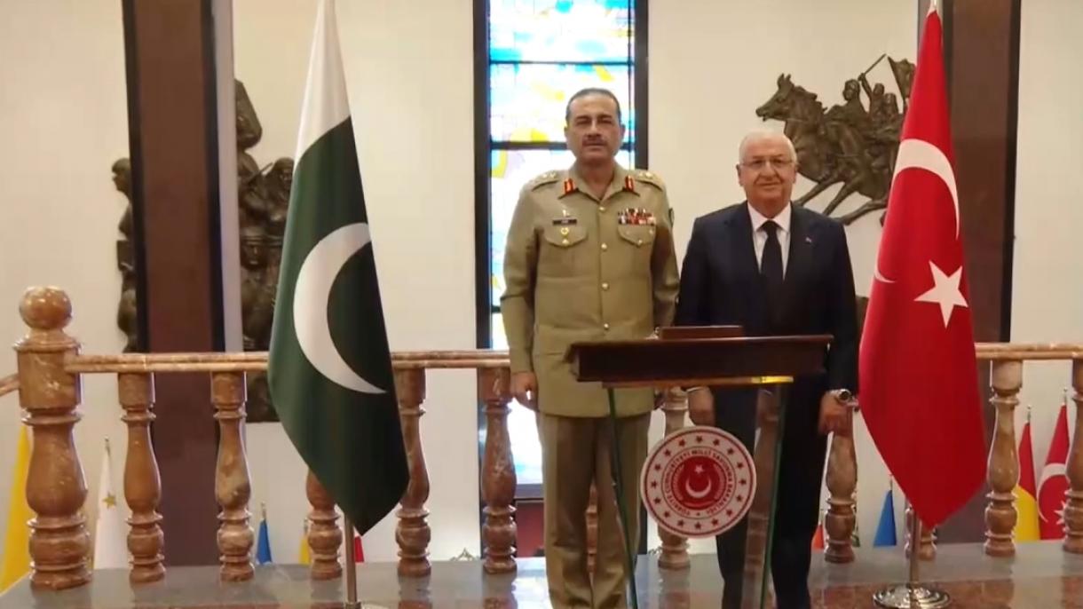 Milli Goranmak Ministri Güler, Pakistanyň Gury Ýer Güýçleriniň Serkerdesini Kabul Etdi