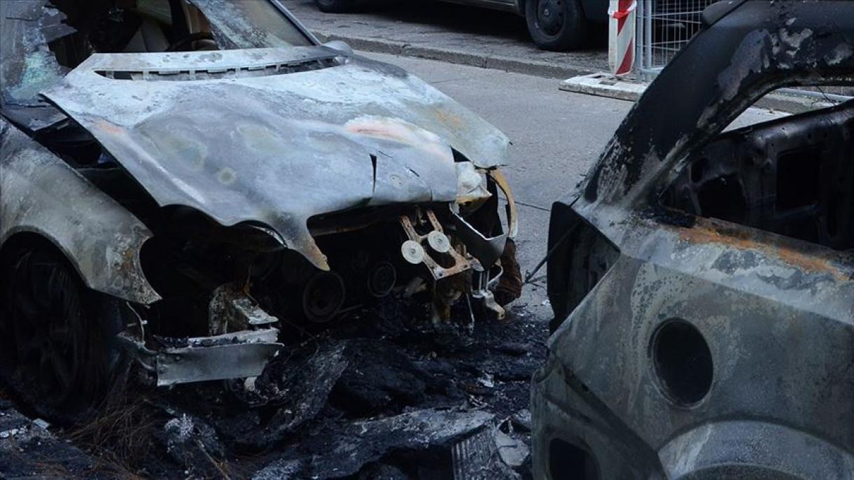 Запалиха автомобилите на двама турски дипломати в Солун