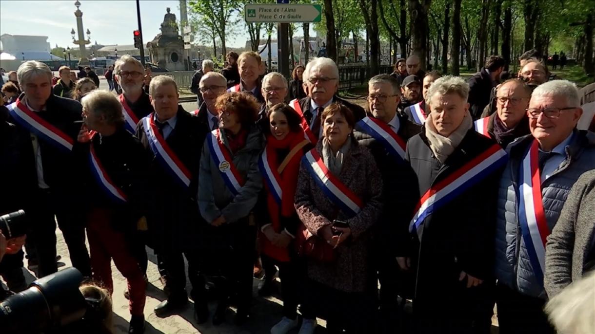 راهپیمایی نمایندگان پارلمان فرانسه به سوی کاخ الیزه