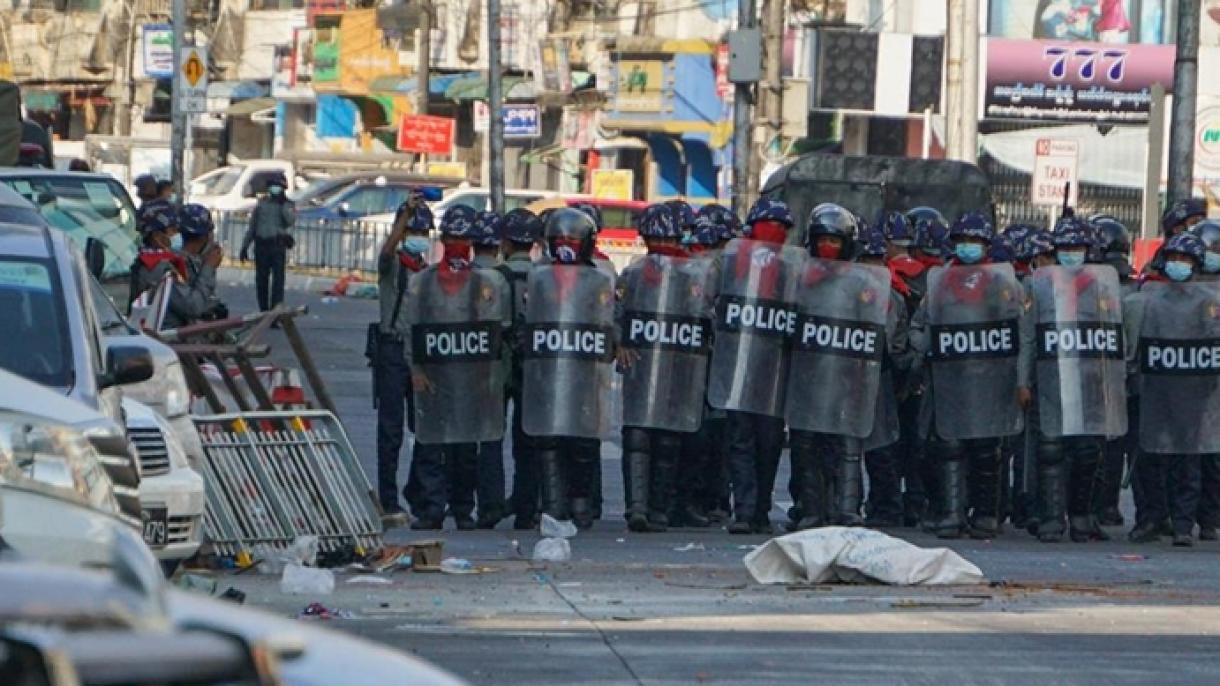 Σκληρή παρέμβαση δυνάμεων ασφαλείας κατά διαδηλωτών στη Μιανμάρ