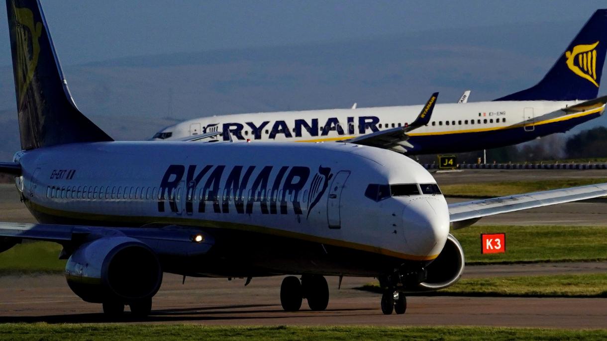Ryanair operará hoy unos 630 vuelos hacia o desde España, el 24 %