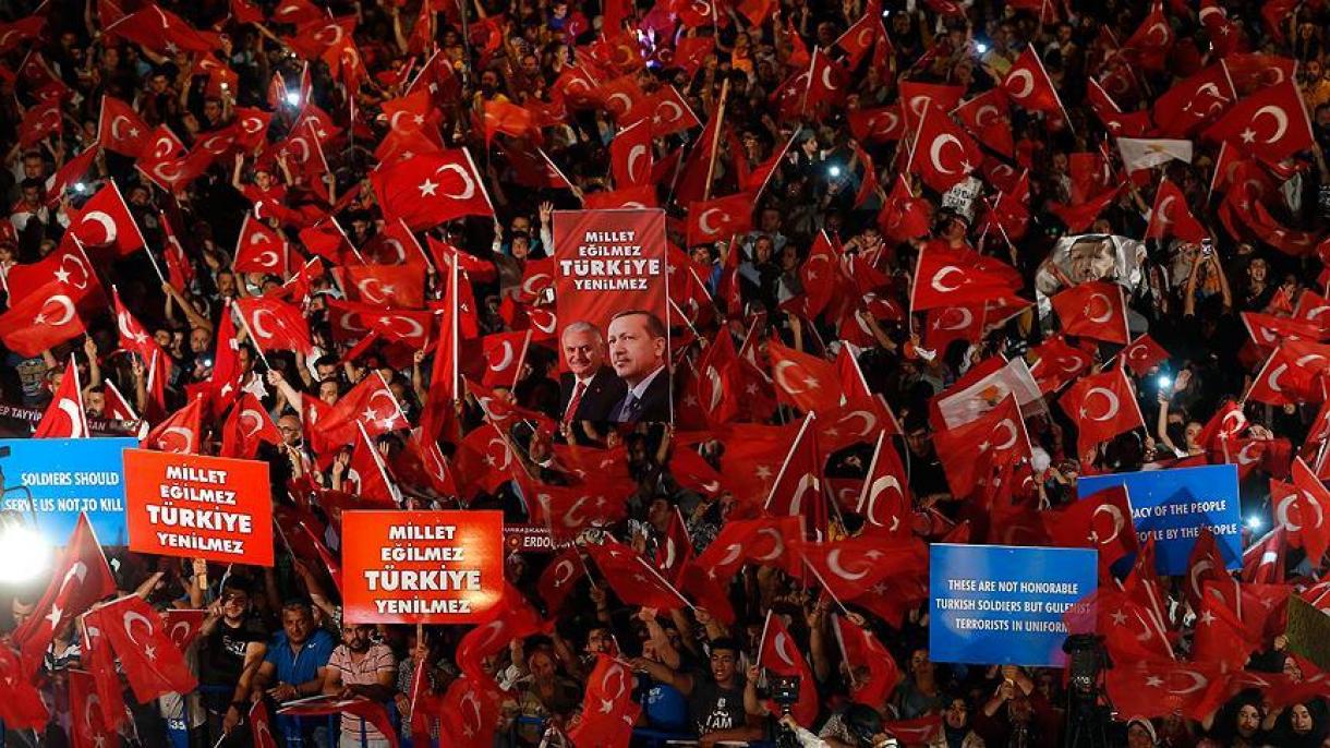 土耳其人民继续在各大广场参与民主保卫行动