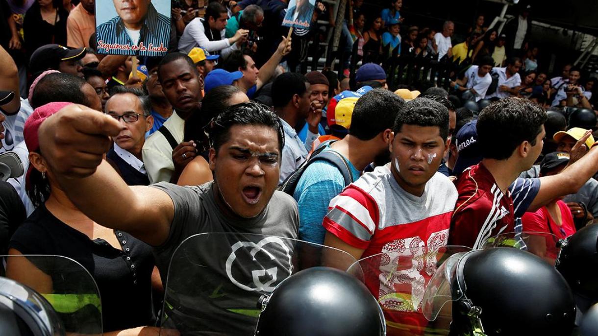 Protestas en Venezuela ya dejan 4 muertos mientras Gobierno intenta diálogo