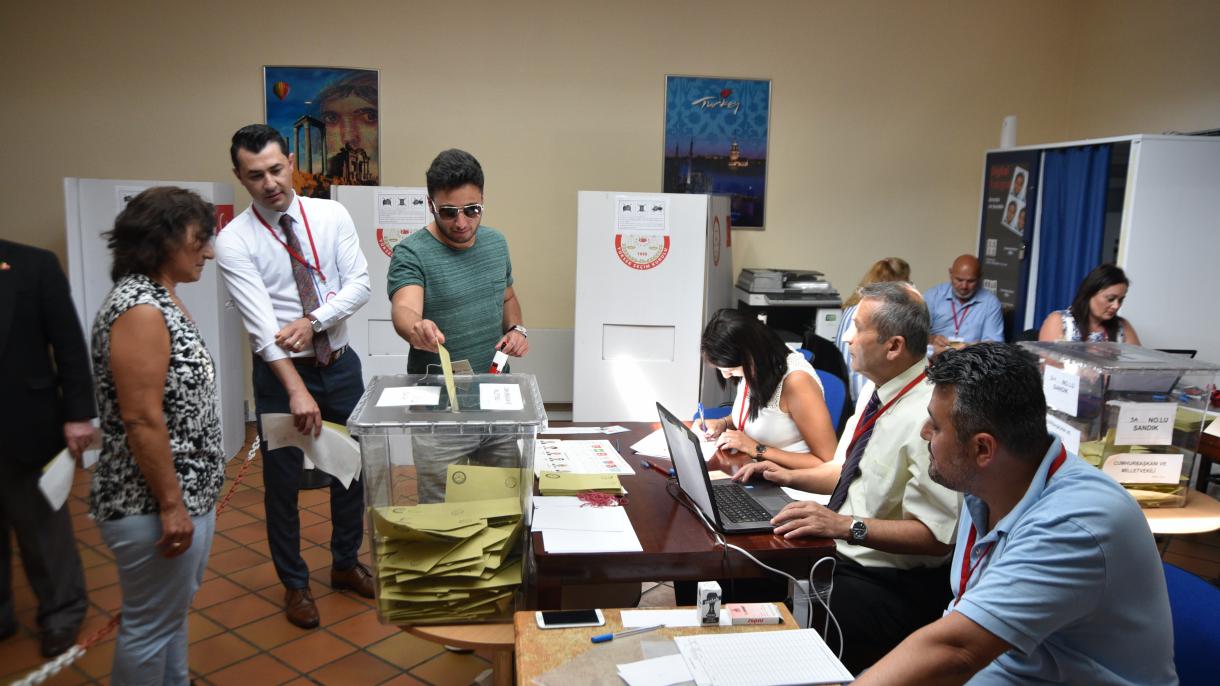 Μεγάλη η προσέλευση των Τούρκων ψηφοφόρων στο εξωτερικό στις εκλογές