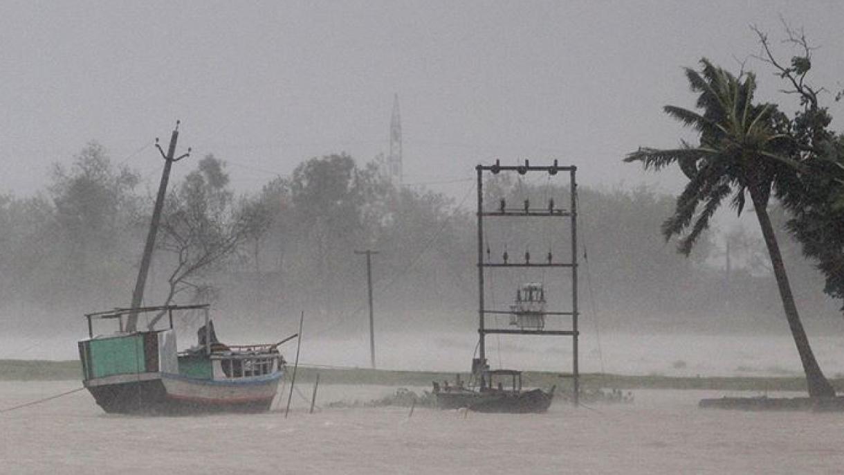 سمندری طوفان بھارتی ریاست مہاراشٹرا تک پہنچ گیا