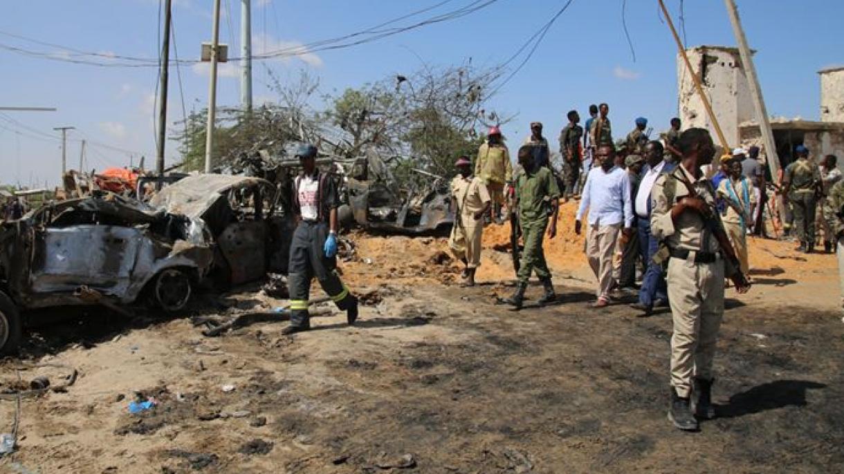 Somalide guralan bombaly hüjümde 61 adam ýogaldy