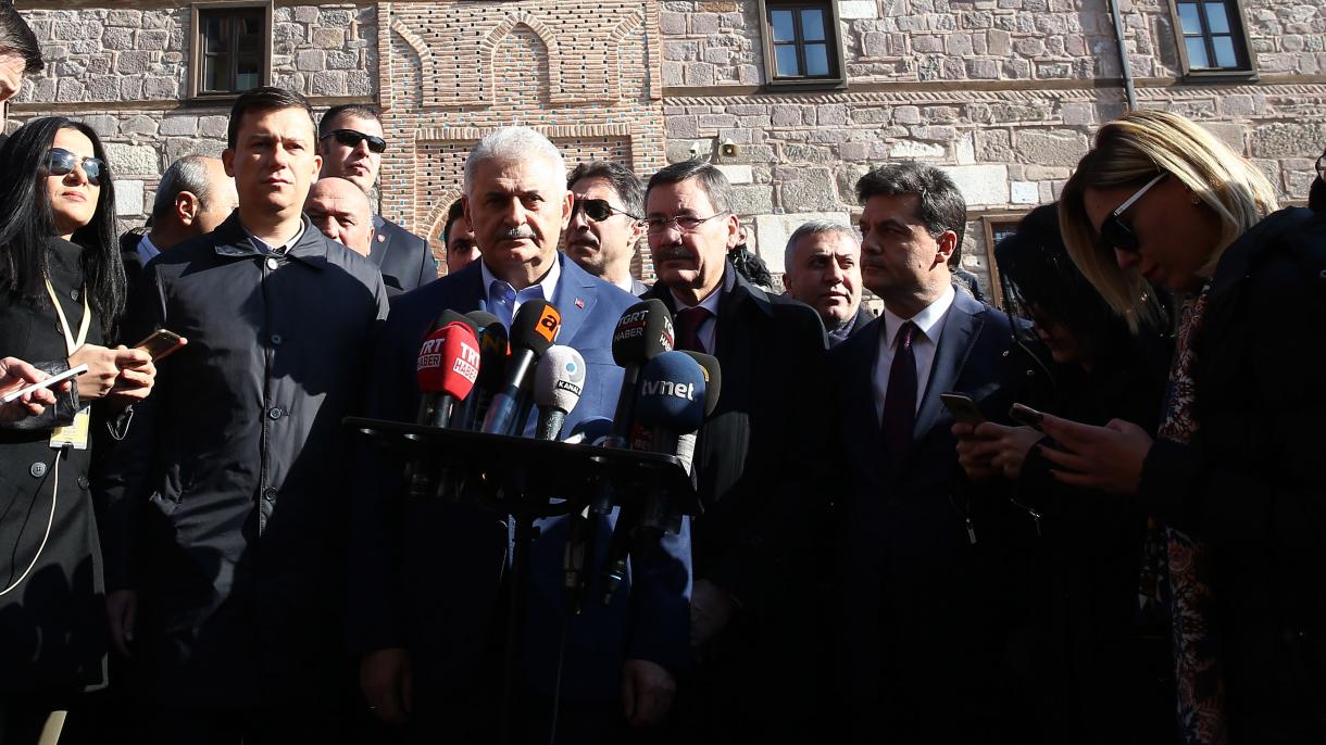 Binəli Yıldırım Ankarada jurnalistlərin suallarını cavablandırdı