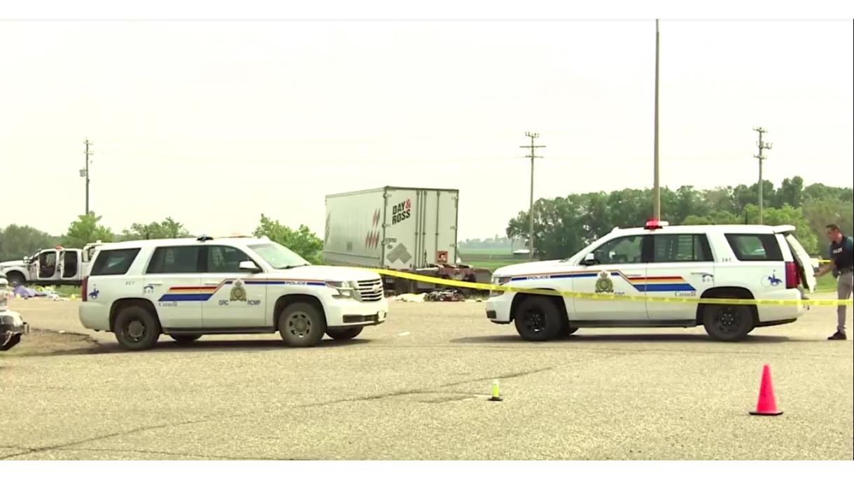 Choque entre un camión y un autobús en Canadá deja al menos 15 muertos
