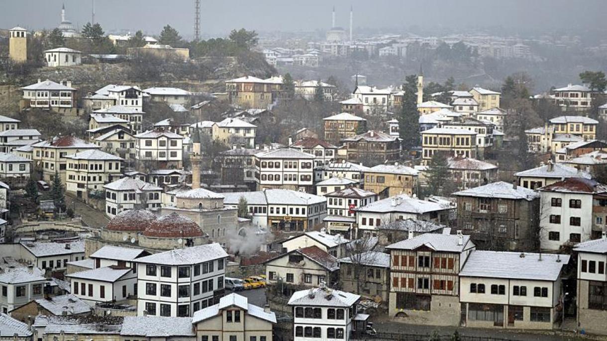 شهر تاریخی سافران‌بولوی ترکیه سفیدپوش شد