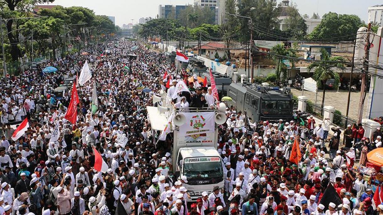 Индонезияда митинг болду
