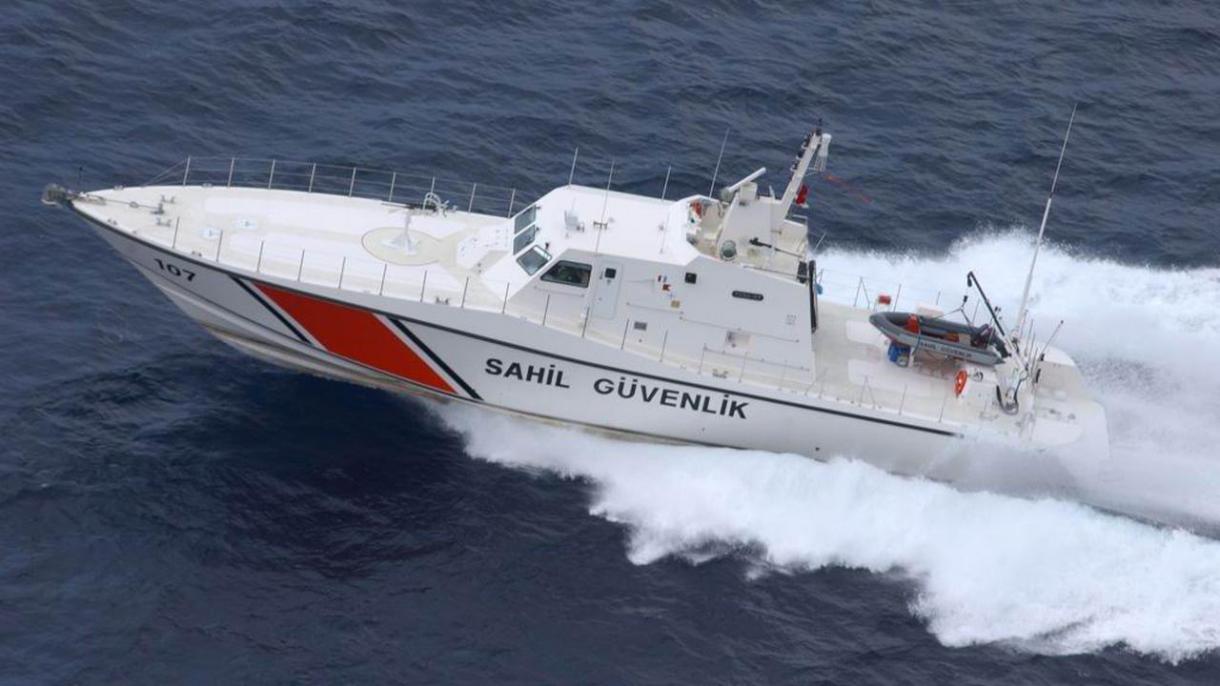 نجات 26 پناهجویی که از سوی نیروهای گارد ساحلی یونان در دریا رها شده بودند