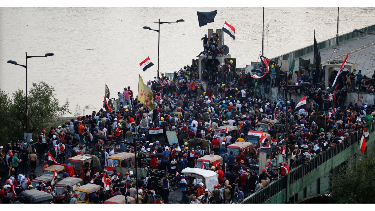 伊拉克民众继续举行反政府示威