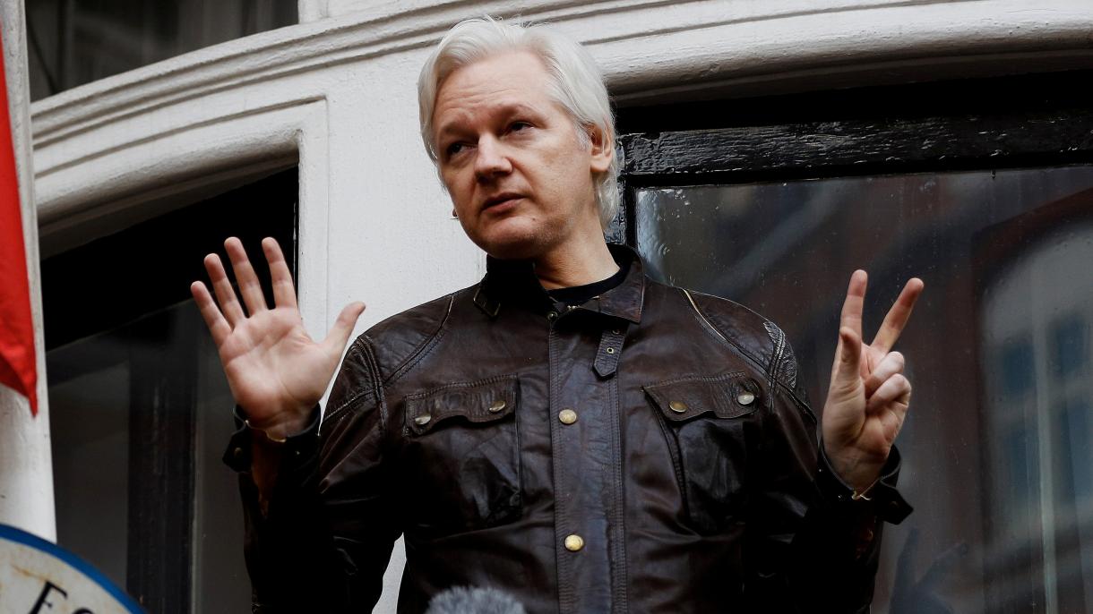 америкиниң мәхпийәтликини ашкариливәткән «Wikileaks» ниң қурғучиси назарәткә елинди