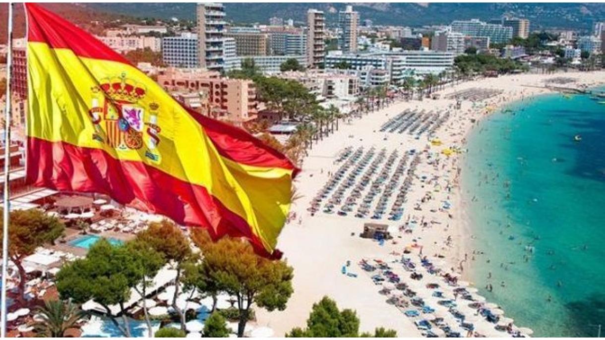 España recibió una cifra récord de turistas extranjeros en 2023 con más de 84 millones