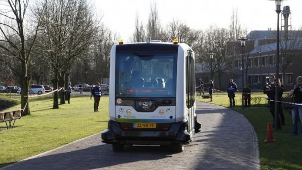 Hollandiya küçələrində sürücüsüz mikroavtobus – WEpod