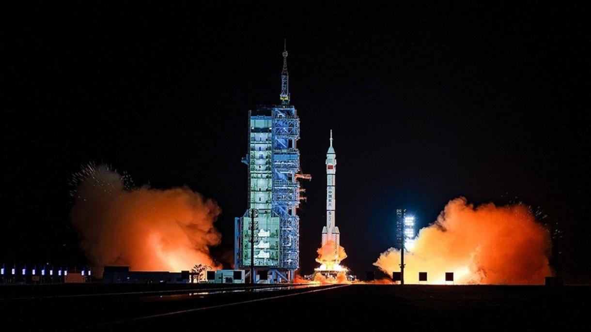 El equipo de astronautas chinos regresa a la Tierra