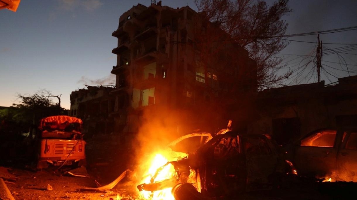 Ataque com carro-bomba contra um hotel na Somália mata 15 pessoas