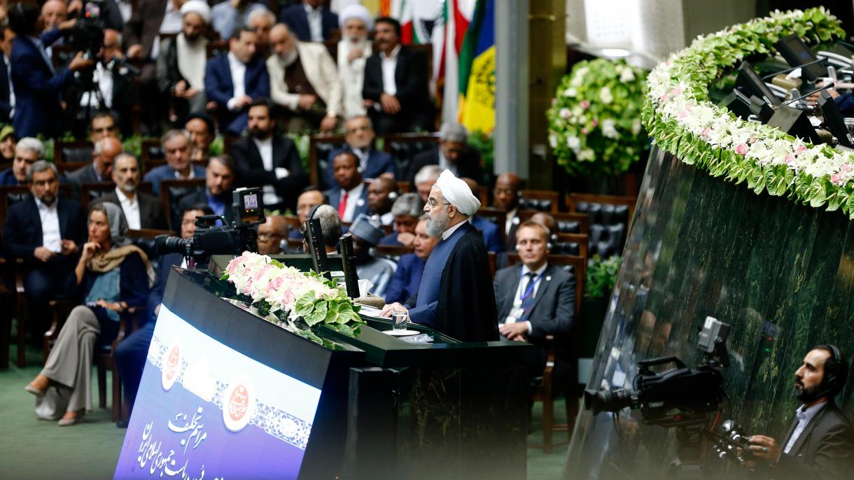 ایران: حسن روحانی نے کل تاریخی تقریب کے ساتھ پارلیمنٹ میں حلف اٹھا لیا