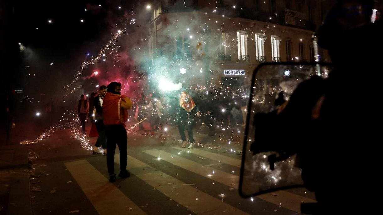 Szurkolói zavargások törtek ki Párizsban,miközben ünnepelték Marokkó továbbjutását