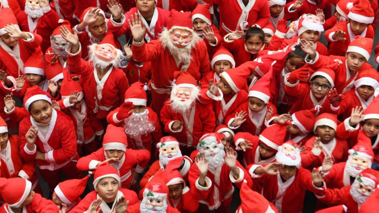 بابانوئل اهل دمره ترکیه حامی کودکان و مستمندان جهان