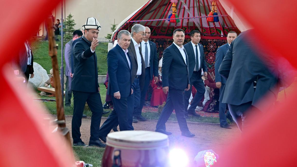 Orta Asya Cumhurbaşkanları Kırgızistan Etno-Kültür Merkezinde 4.jpg