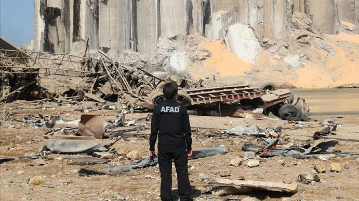 O número de mortos na explosão no porto de Beirute sobe para 158