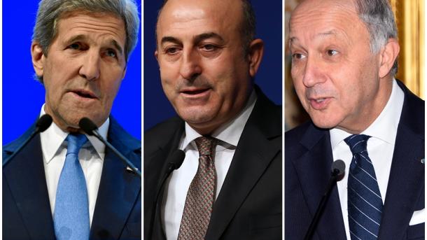 Çavuşoğlu Kerry y Fabius abordaron los últimos desarrollos