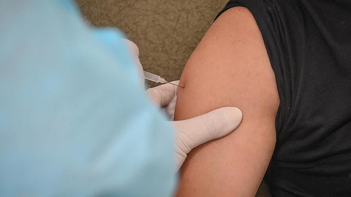 Kínában engedélyezték sürgősségi használatra az első új típusú koronavírus vakcinát