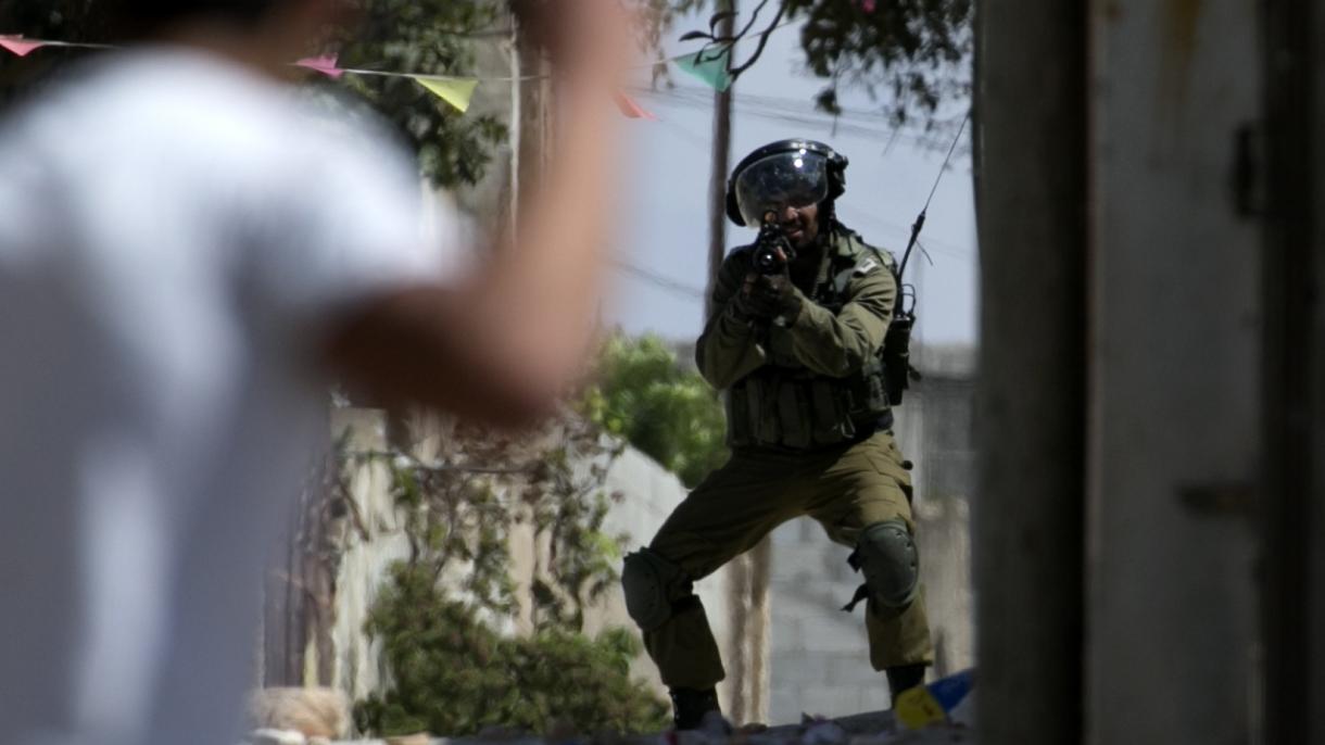 La policía israelí prosigue los ataques contra los palestinos