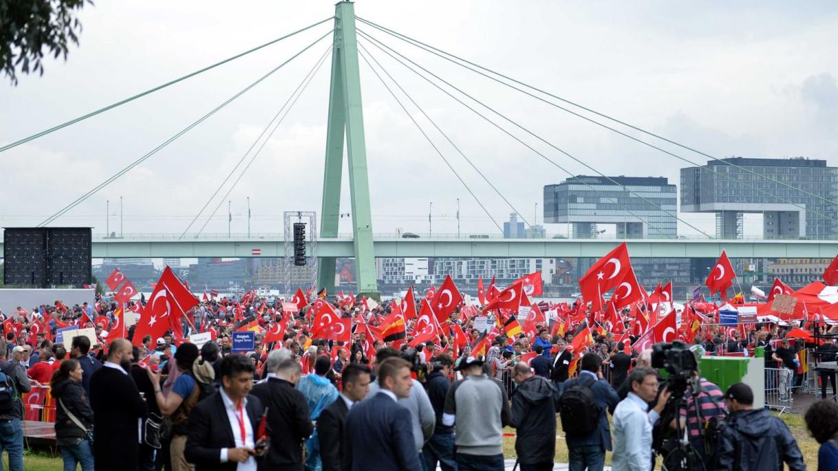 Germania contenta della manifestazione pacifica  dei turchi