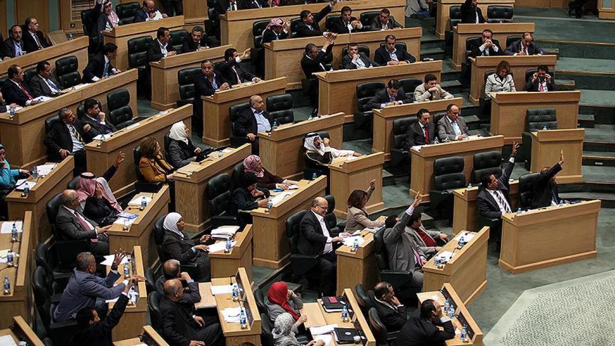 Se replegará de la comisión el proyecto de ley sobre imposición en Jordania que causó protestas