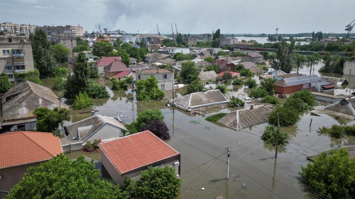 5 άνθρωποι έχασαν τη ζωή τους και 14.000 σπίτια έμειναν κάτω από τα νερά στη Καχόβκα