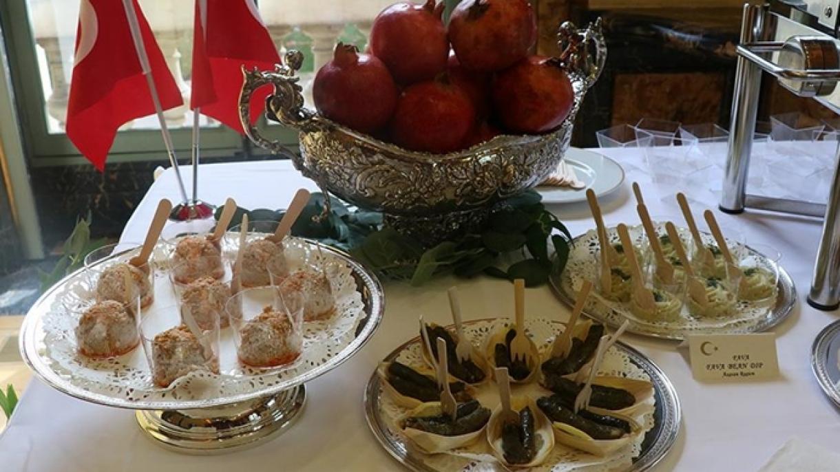 Los platos típicos turcos se presentan en la sede de la OCDE en París
