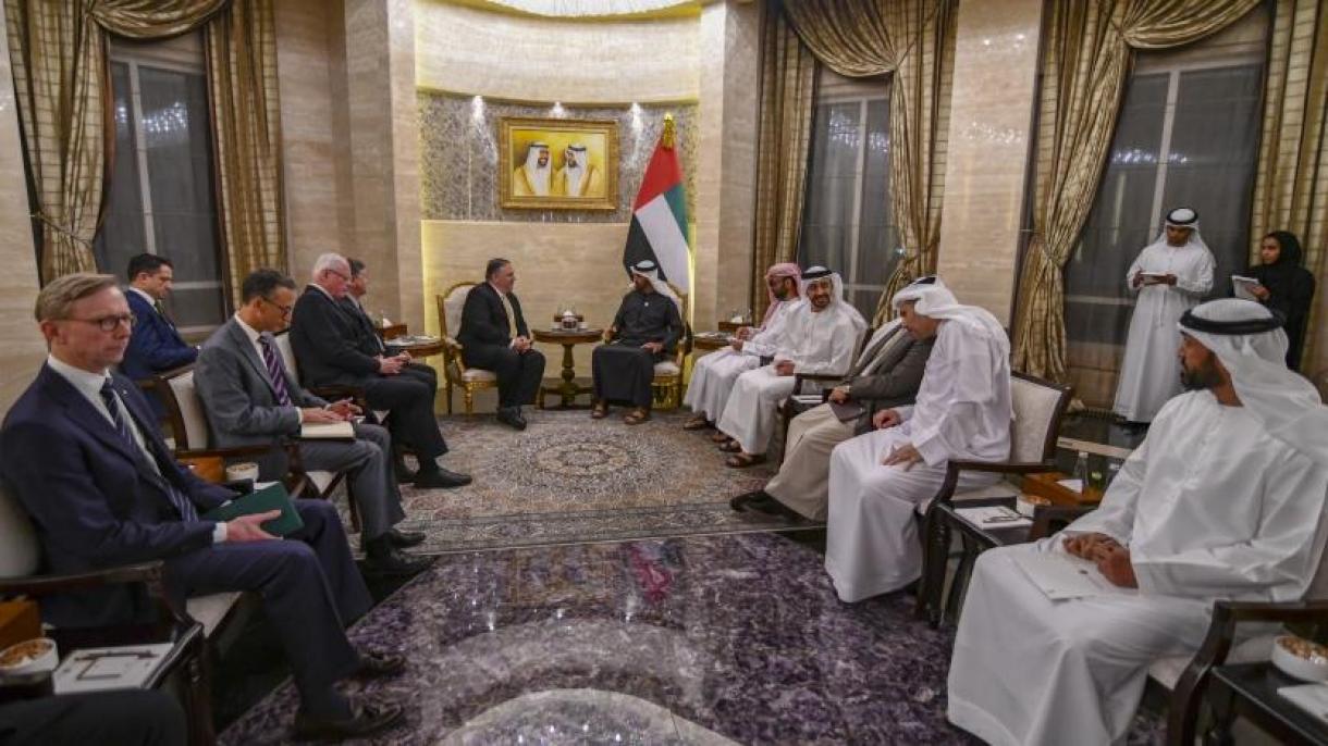 مائیک پومپیو متحدہ عرب امارات کے دورے پر، ولی عہد پرنس کے ساتھ ملاقات