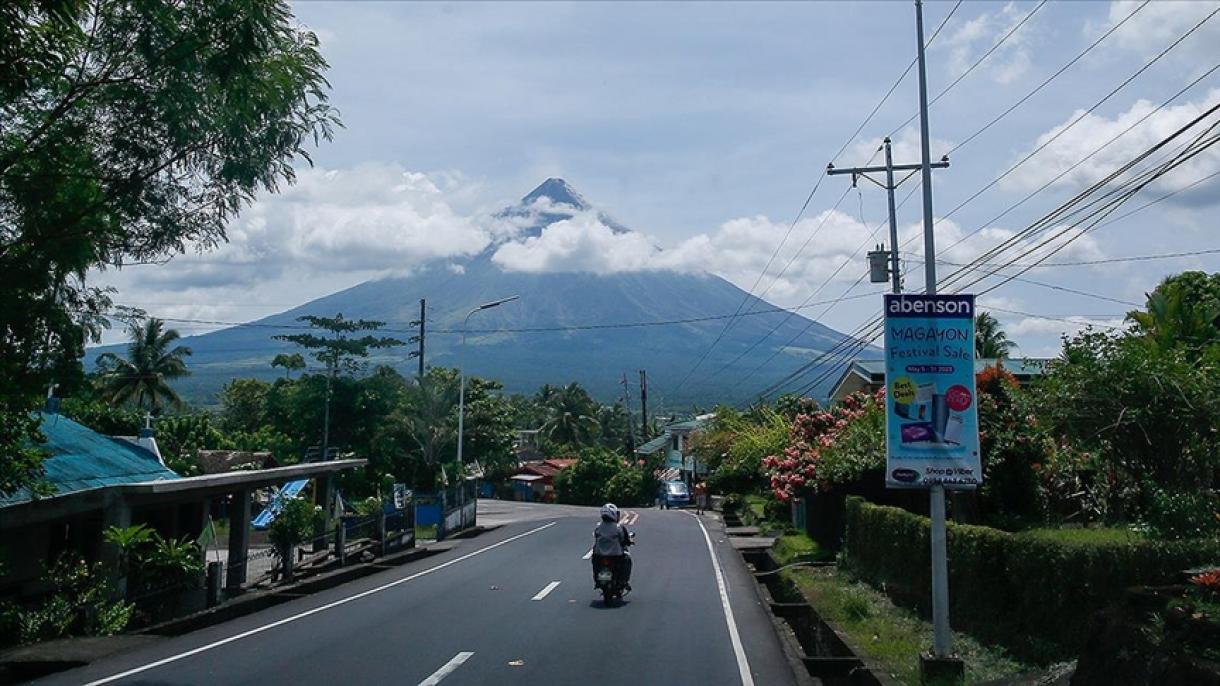 A Fülöp-szigeteken tovább tart az evakuálás a Mayon vulkán kitörése után