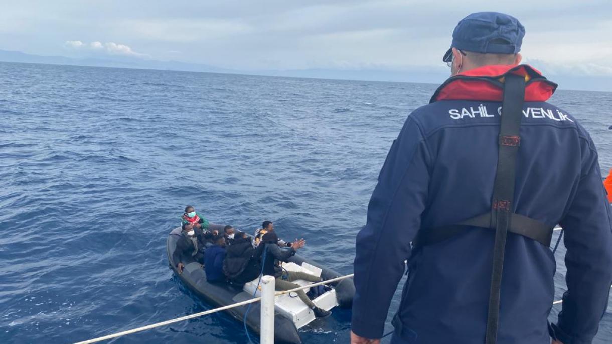 7 мигранти в надуваема лодка са спасени от турската брегова охрана