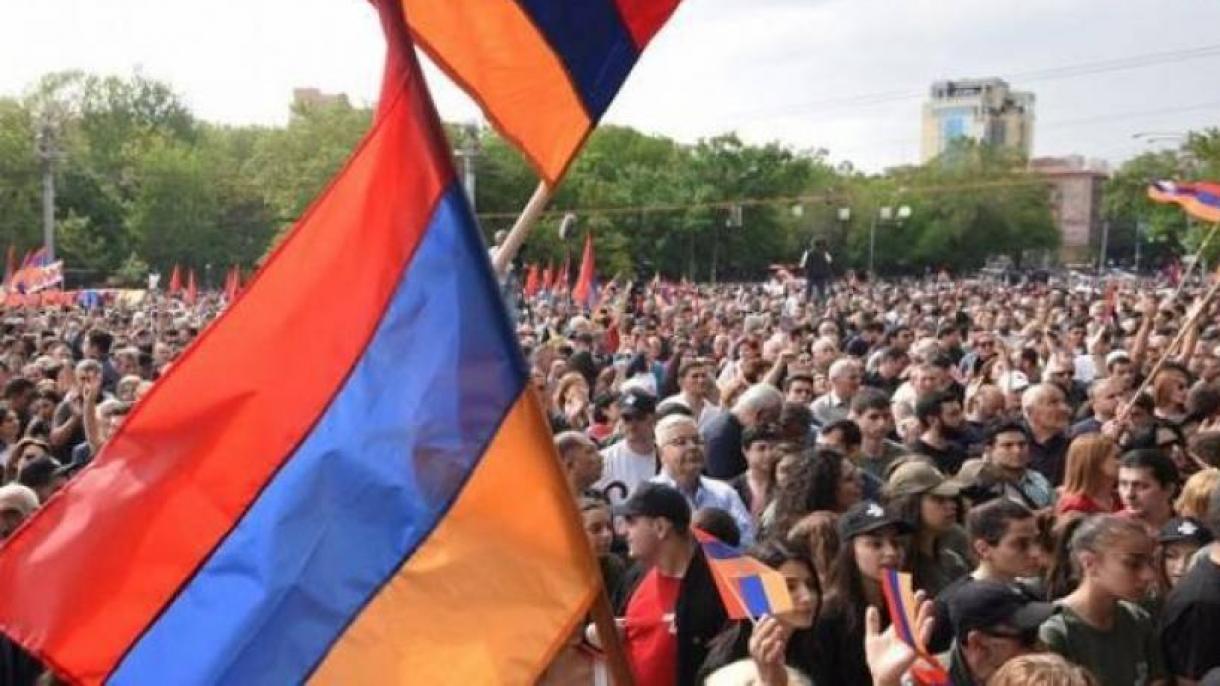 亚美尼亚阵亡军人家属举行反政府示威