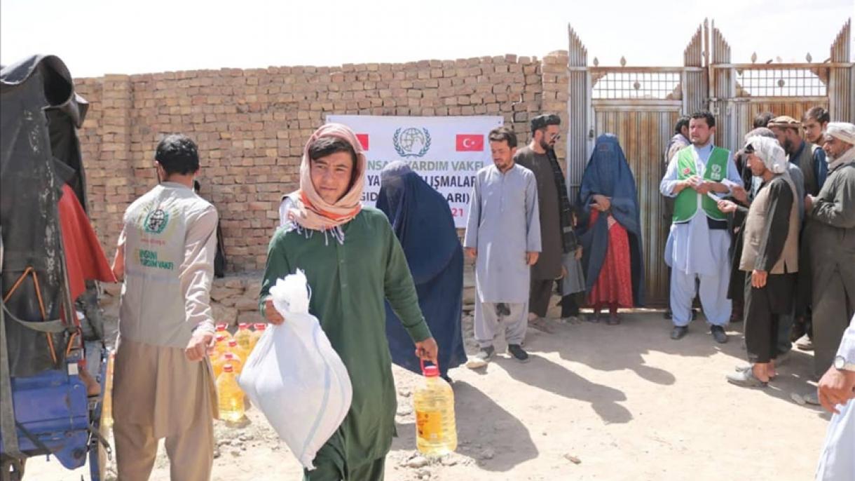 ترکیه میان خانواده‌های نیازمند در افغانستان مواد غذایی توزیع کرد