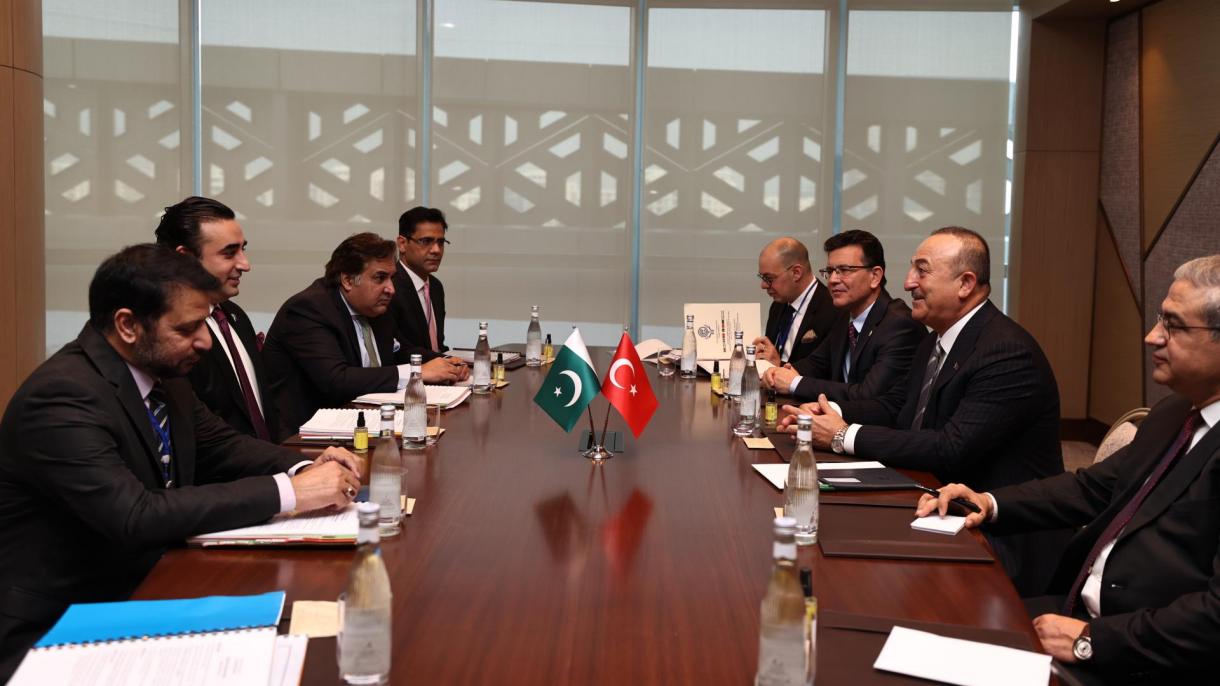 Çavuşoğlu Üzbäkstanda  Paqıstan tışqı êşlär ministrı belän oçraştı