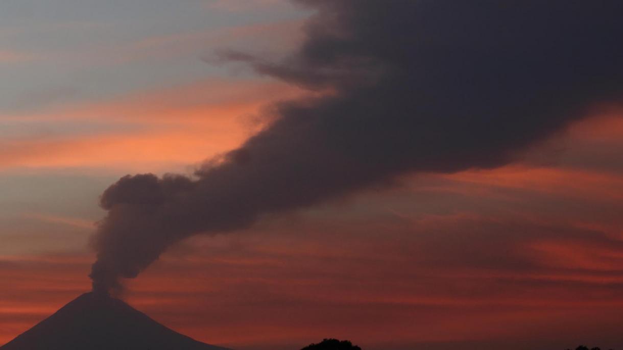 Erupción nueva en el Volcán Popocatepetl en México