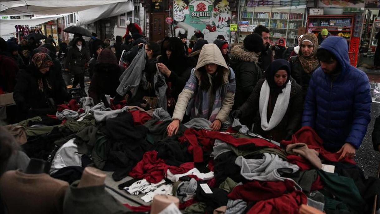 حضور گسترده گردشگران ایرانی در بازار روز استانبول