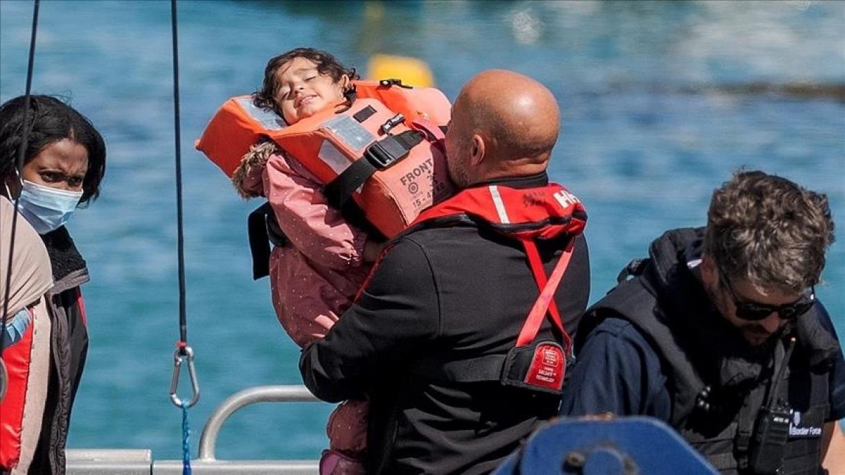 Francia rescata a cerca de 190 inmigrantes que intentaban cruzar el Canal de la Mancha
