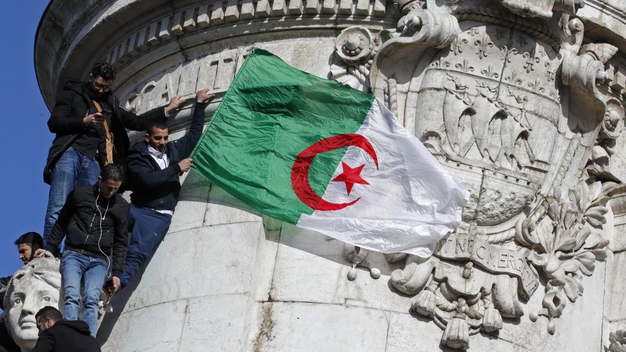 阿尔及利亚民众抗议总统布特弗利卡连任