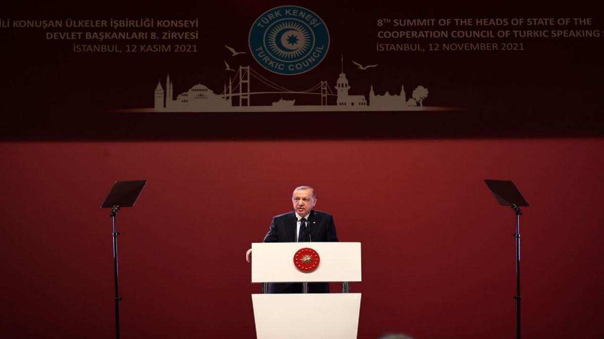 Cumhurbaşkanı Erdoğan, Türk Konseyi 8. Zirvesi sonrasında basın toplantısı.jpg
