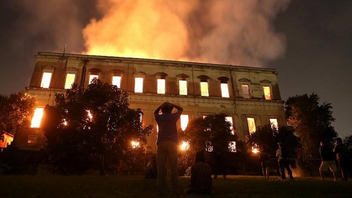 Un incendio agota el Museo Nacional de Río de Janeiro